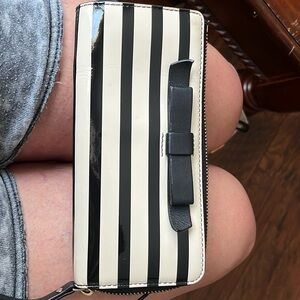 Kate Spade wallet. Black and White